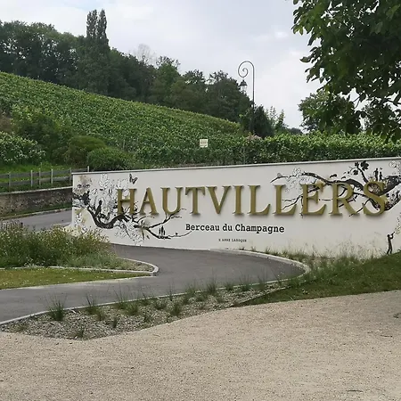 Au Terminus 15 Personnes Hautvillers